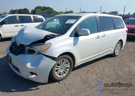 2016 Toyota Sienna Xle Premium 8 Passenger z USA, uszkodzony, nr VIN 5TDYK3DC7GS718137